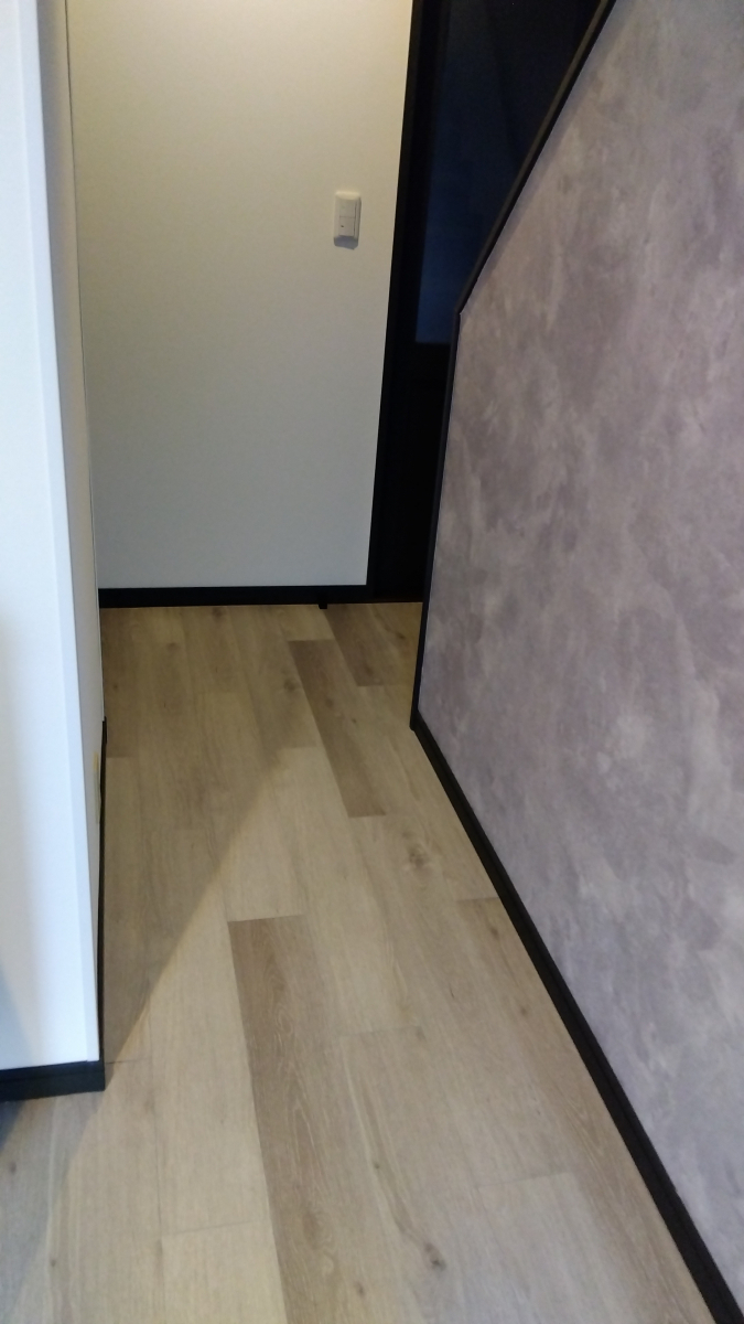 維新トーヨー住器の”張るだけカンタン”　リフォーム用床材の施工後の写真1