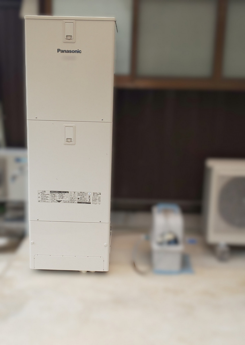 維新トーヨー住器のガス給湯器からエコキュートへの施工後の写真1
