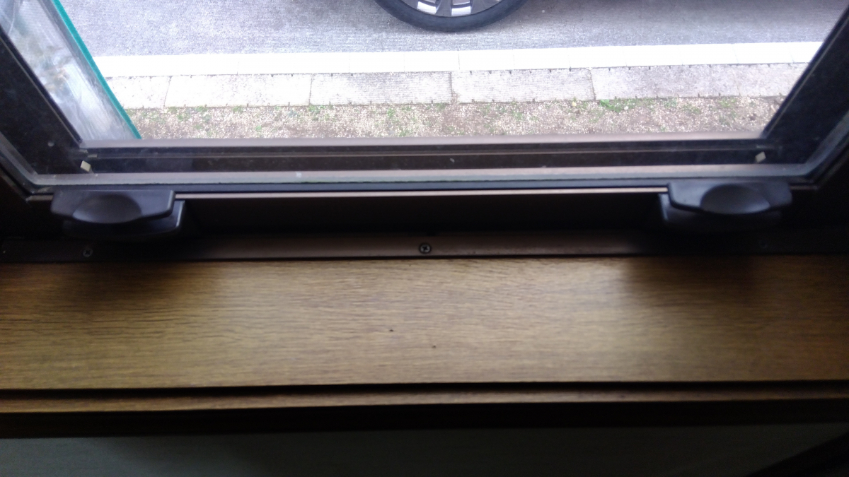 維新トーヨー住器の上げ下げ窓のラッチ交換の施工後の写真1