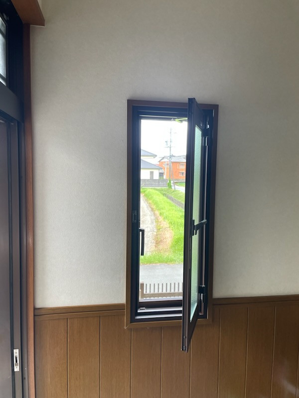 マド・デ・リフォームの冬の寒さ対策その②　玄関の施工後の写真1