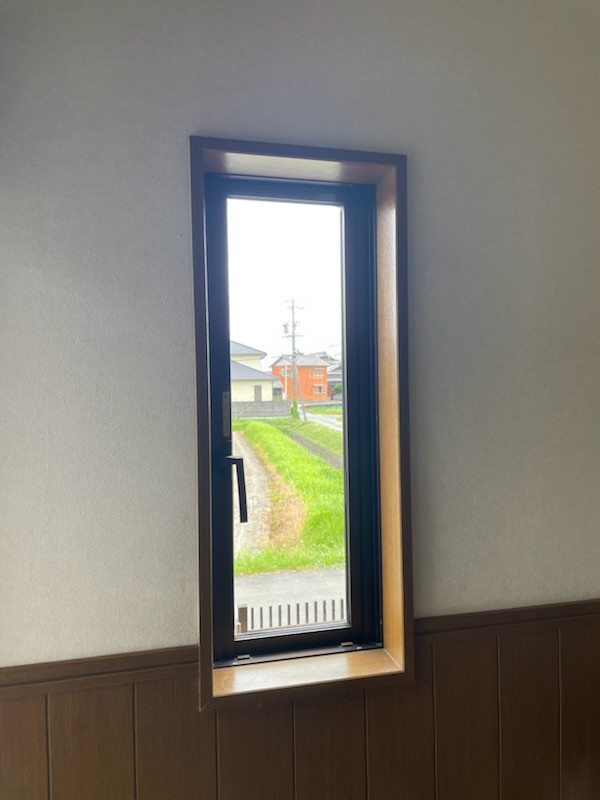 マド・デ・リフォームの冬の寒さ対策その②　玄関の施工前の写真1