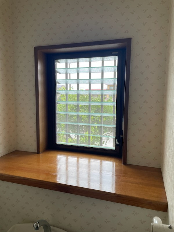 マド・デ・リフォームの冬の寒さ対策その③　トイレの施工前の写真1