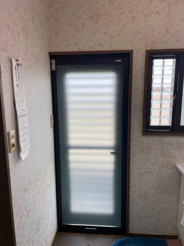 マド・デ・リフォームの冬の寒さ対策その⑤　勝手口の施工後の写真1