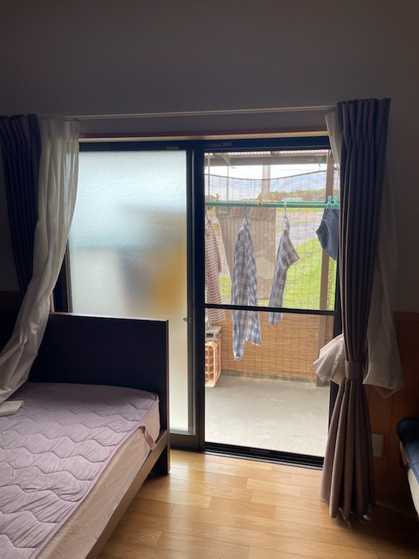 マド・デ・リフォームの冬の寒さ対策その⑥　寝室の施工前の写真1