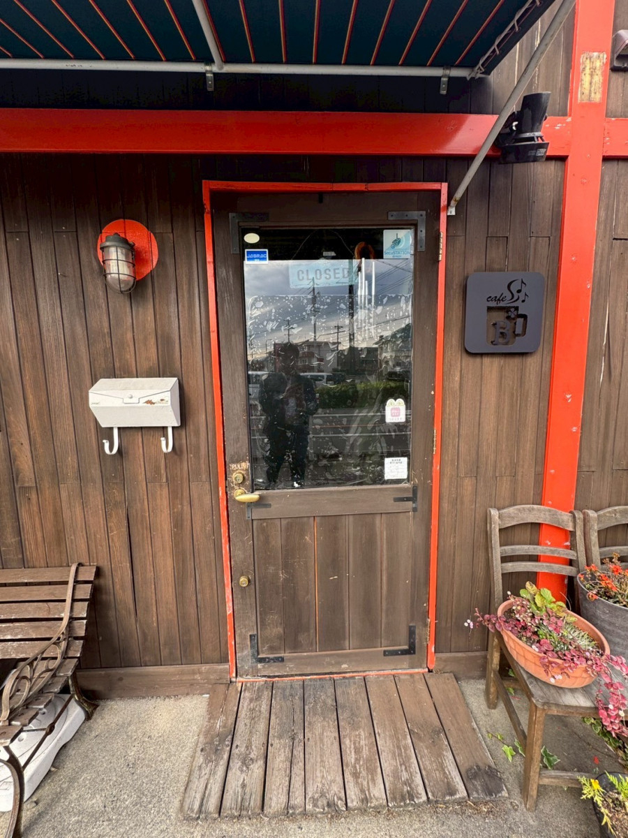 マド・デ・リフォームのオシャレなカフェも　リシェントで一新！！の施工前の写真1