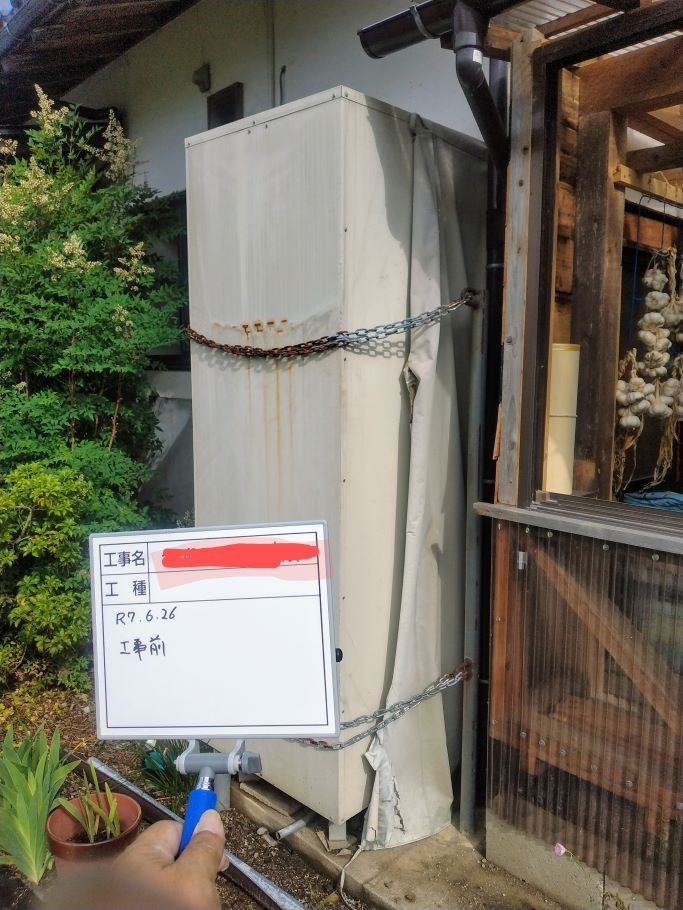 きゅうだいの【鳥取市】窓リフォームと一緒にエコキュートの取り換えをさせて頂きましたの施工前の写真1