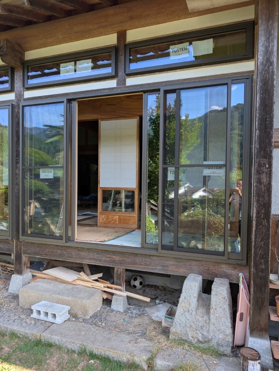 きゅうだいの縁側の掃き出しリフォームで暖かな空間への施工後の写真2