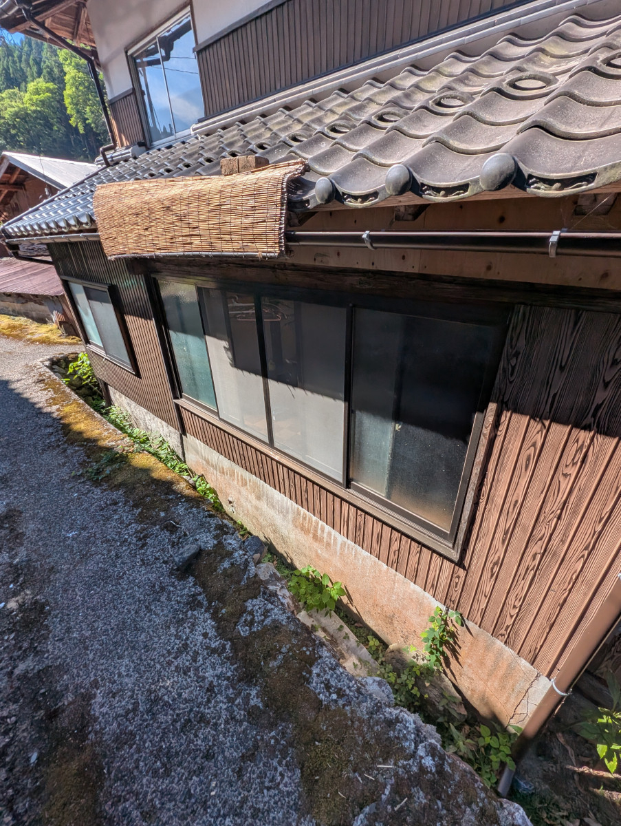 きゅうだいの鳥取市でサ－モスⅡを使い窓断熱工事の施工前の写真1