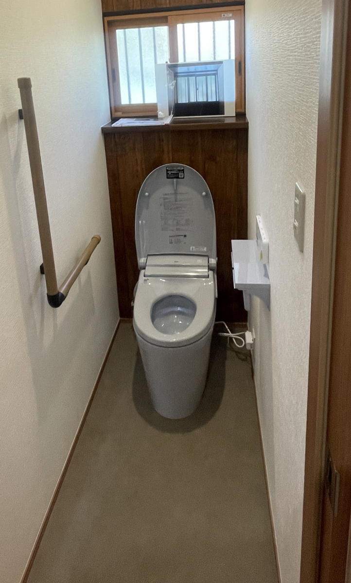 家KuRuのトイレリフォーム　 サティスSタイプの施工前の写真1