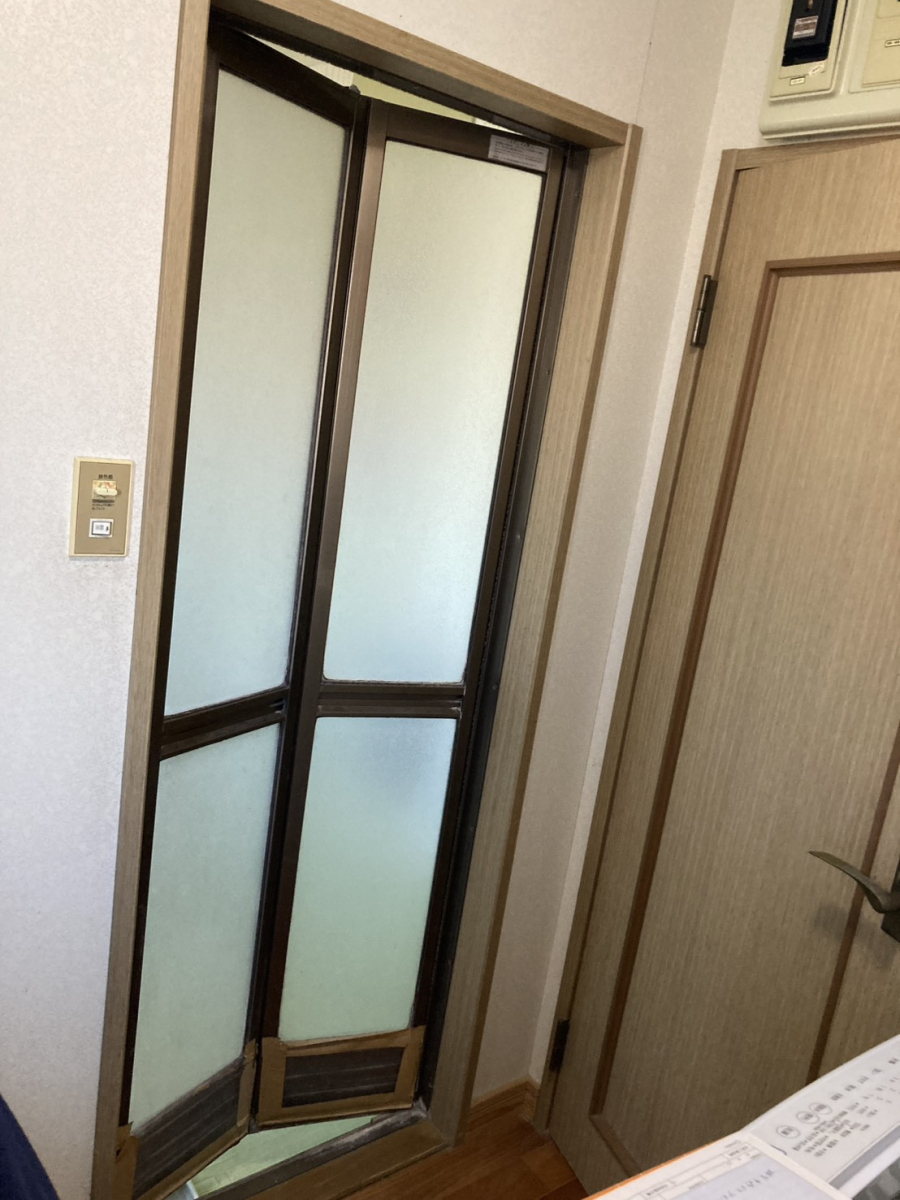 家KuRuの浴室折戸を交換しました(^^♪の施工前の写真1