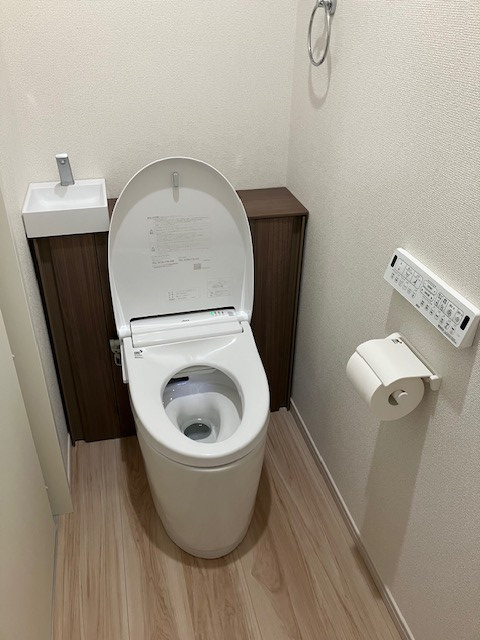 家KuRuのキャビネット付トイレに交換しました♪♪の施工後の写真1