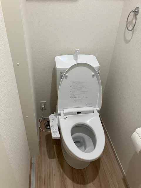 家KuRuのキャビネット付トイレに交換しました♪♪の施工前の写真1