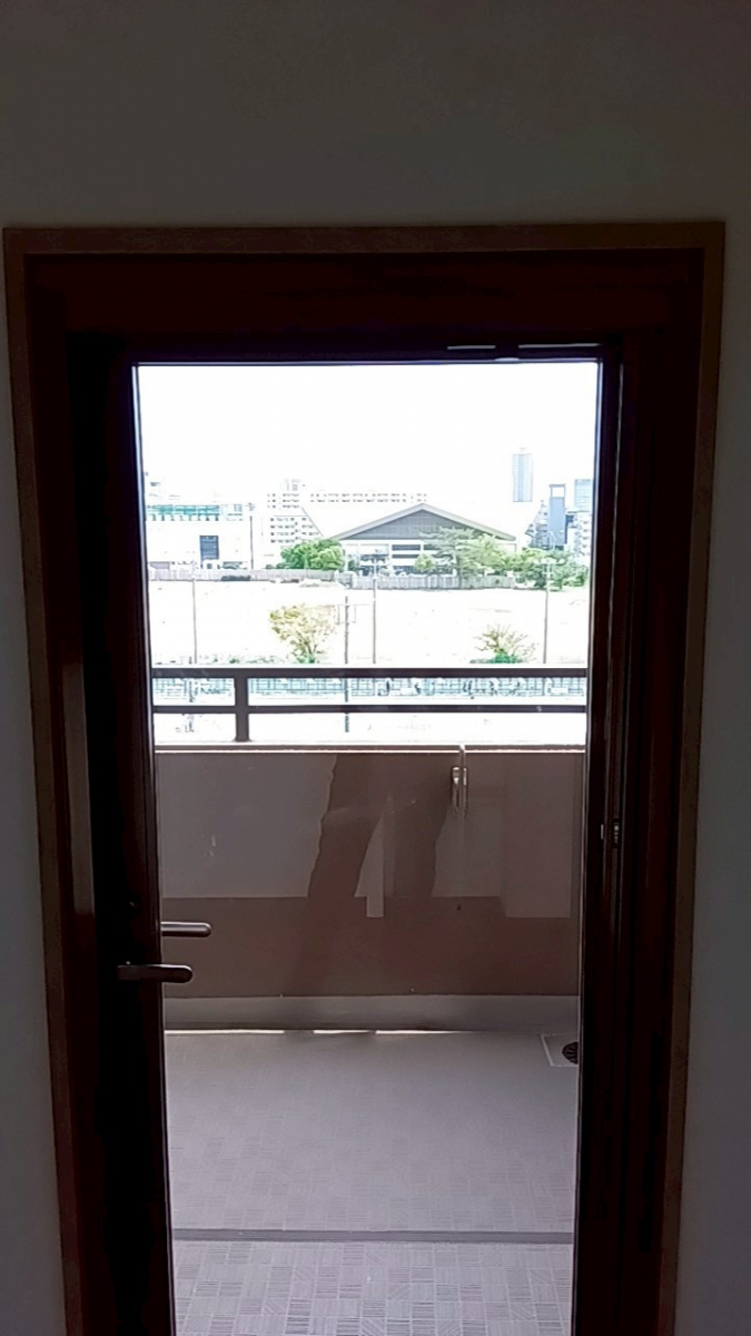 イワサキのマンションのドアに網戸を設置のご依頼の施工前の写真1