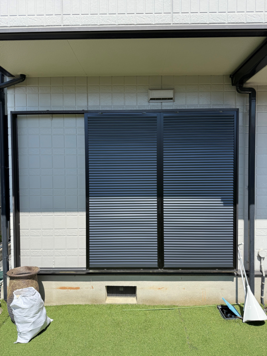 イワサキの古くなって重たい雨戸をアルミ製雨戸に交換！の施工後の写真1