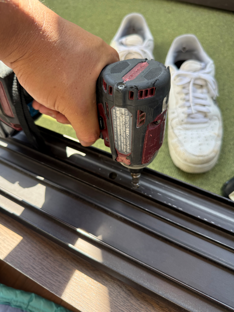 イワサキの古くなって重たい雨戸をアルミ製雨戸に交換！の施工前の写真3