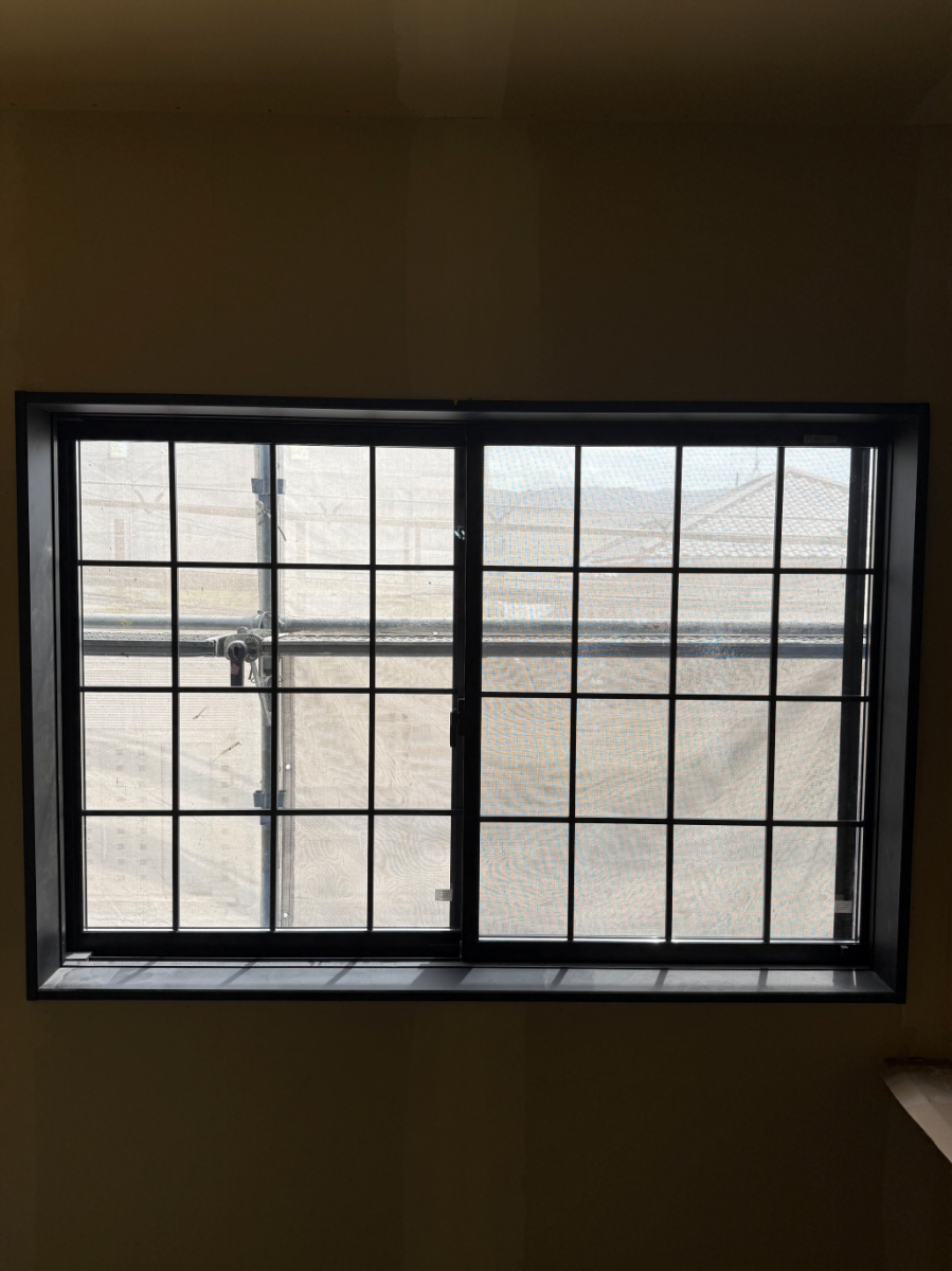 イワサキの防犯とデザイン両方を兼ね備えた窓へ交換工事！の施工後の写真1