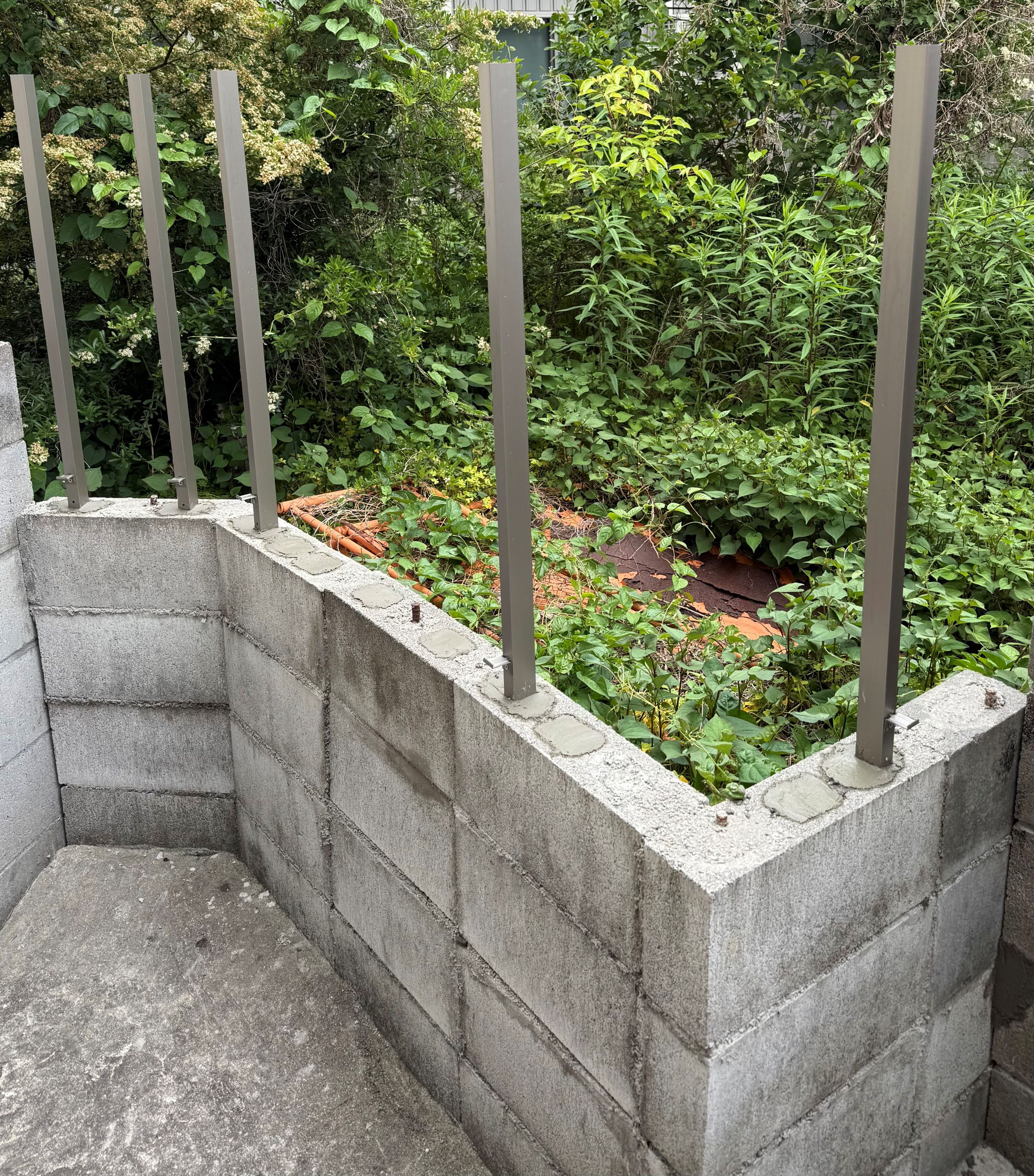 イワサキの複雑な形でもフェンス取付できるんです！！の施工前の写真1