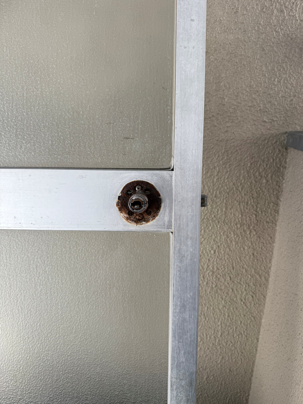 イワサキの錆びたドアノブも交換出来ます！！の施工前の写真1