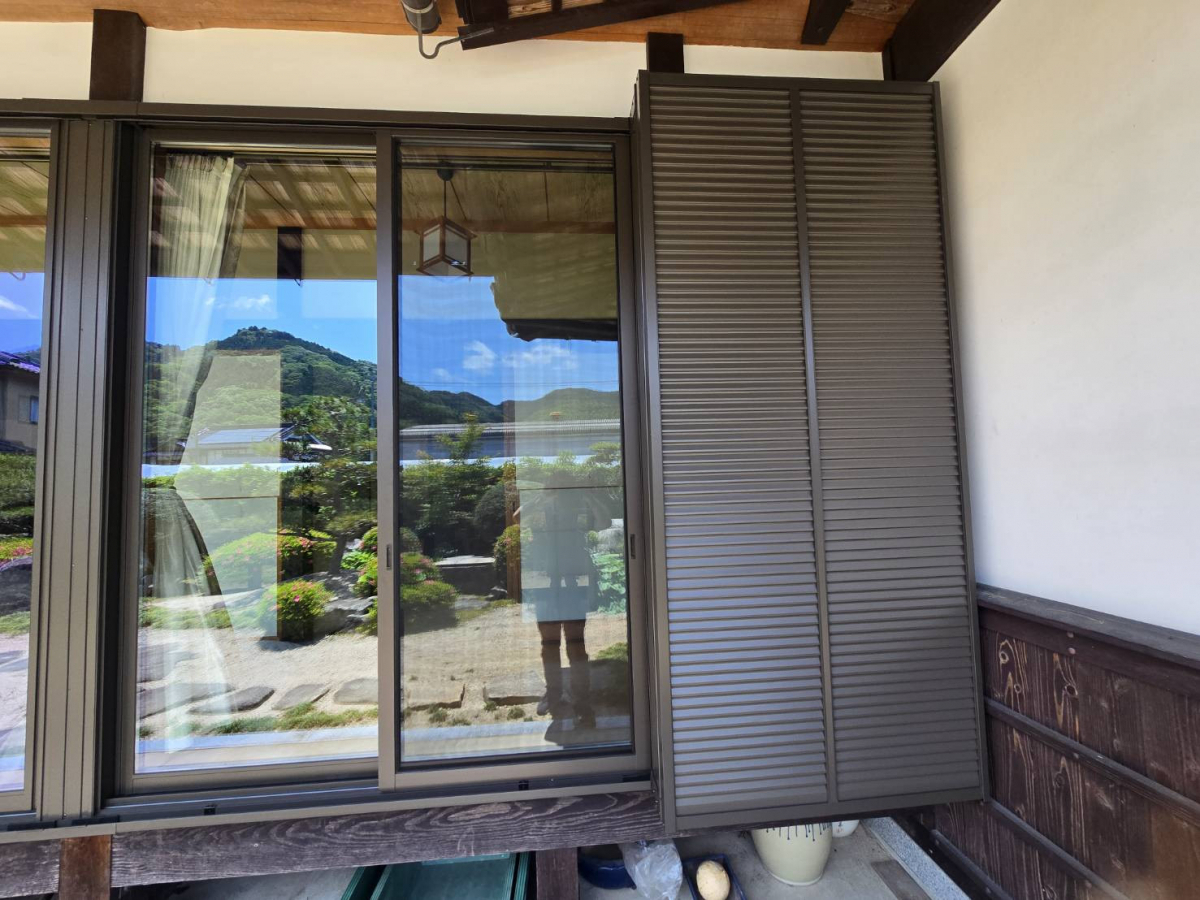 野田アルミ建材の[安芸高田市]先進的窓リノベ２０２５補助金を活用して断熱雨戸付窓改修の施工後の写真2