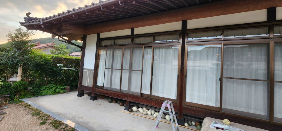 野田アルミ建材の[安芸高田市]先進的窓リノベ２０２５補助金を活用して断熱雨戸付窓改修の施工前の写真1