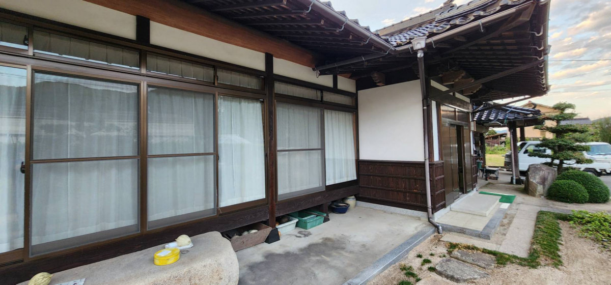 野田アルミ建材の[安芸高田市]先進的窓リノベ２０２５補助金を活用して断熱雨戸付窓改修の施工前の写真2