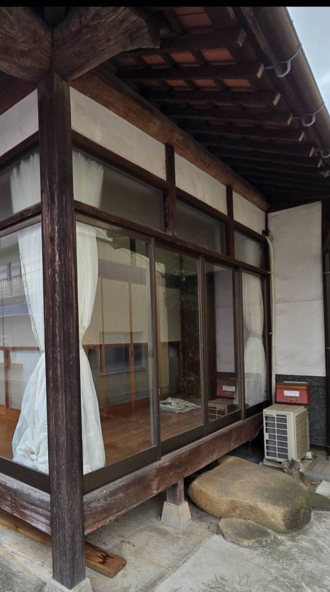 野田アルミ建材の[安芸高田市]先進的窓リノベ２０２５補助金を活用して、結露お悩み解消窓断熱工事の施工前の写真2