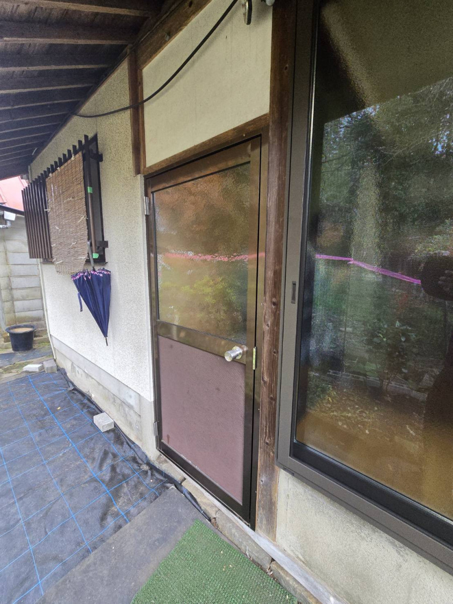 野田アルミ建材の窓と勝手口の断熱リフォームで結露を大幅改善！の施工前の写真2