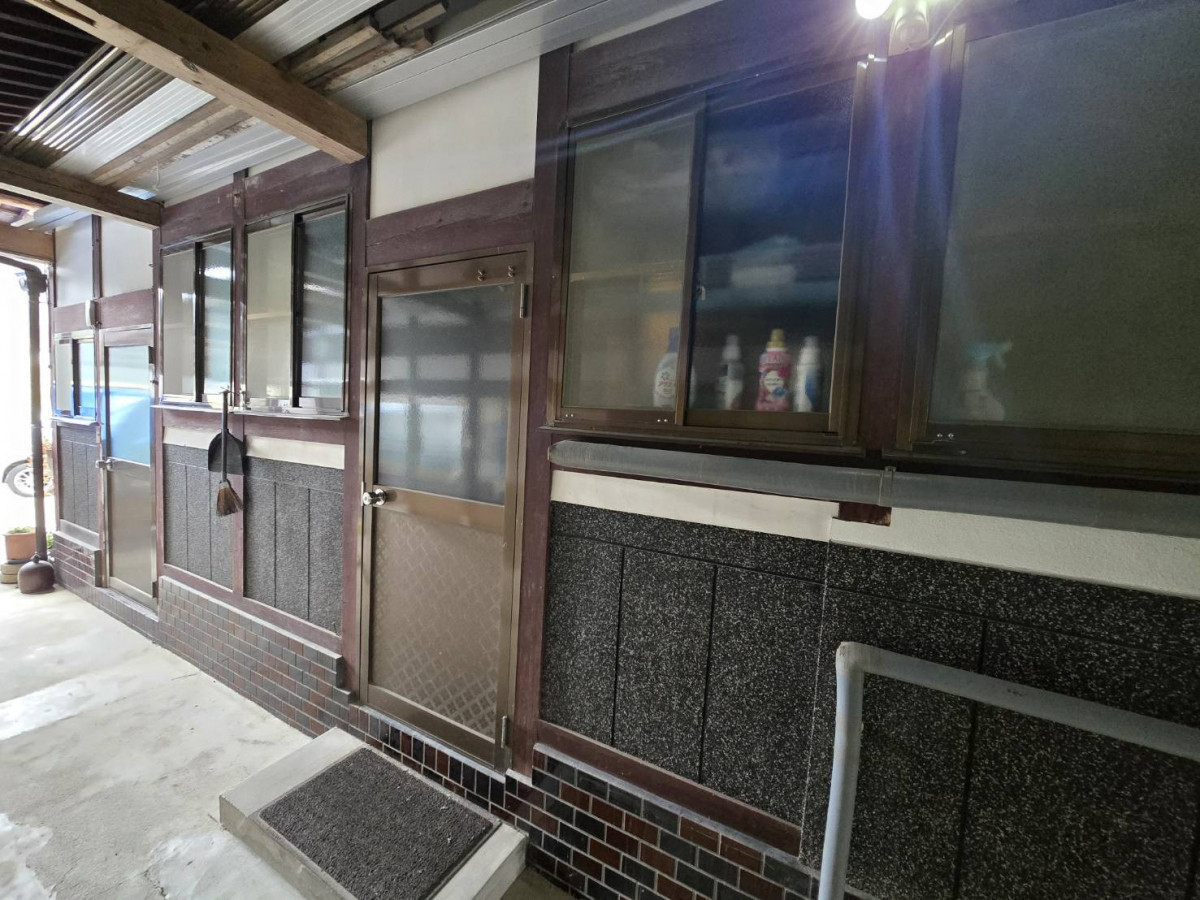 野田アルミ建材の[安芸高田市]先進的窓リノベ補助金を活用して、外窓断熱工事の施工前の写真2