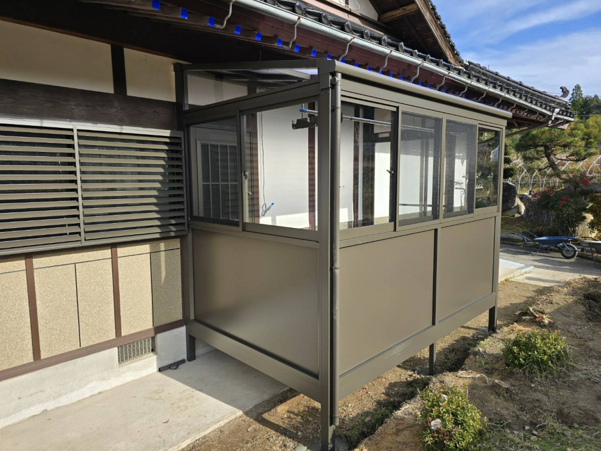 野田アルミ建材の花粉対策にも最適で、雨の日でも安心して洗濯できる サニージュ設置工事の施工後の写真2