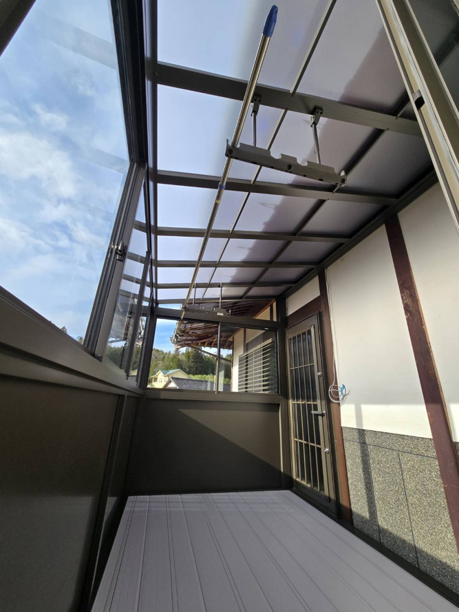 野田アルミ建材の花粉対策にも最適で、雨の日でも安心して洗濯できる サニージュ設置工事の施工後の写真3