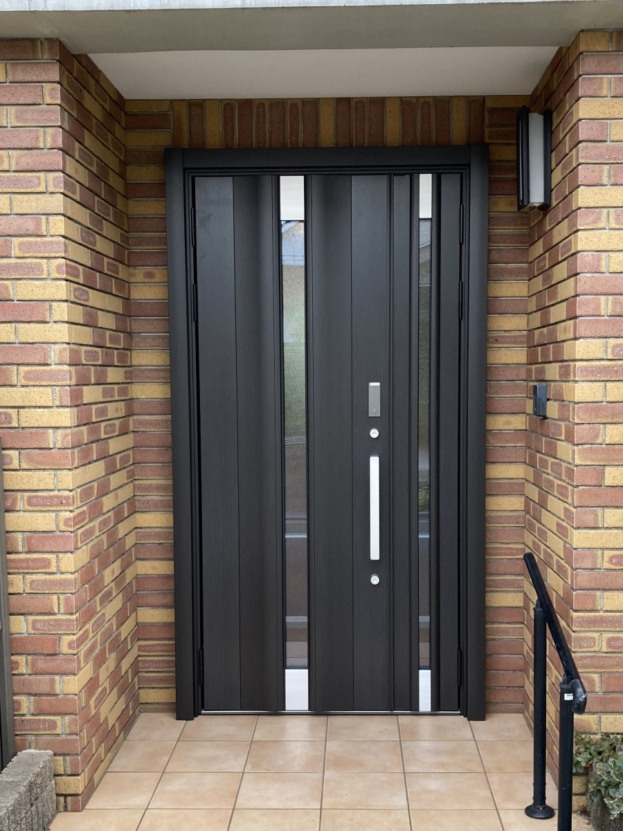 青梅トーヨー住器 東松山店の玄関の防犯、不安を感じていませんか？の施工後の写真1