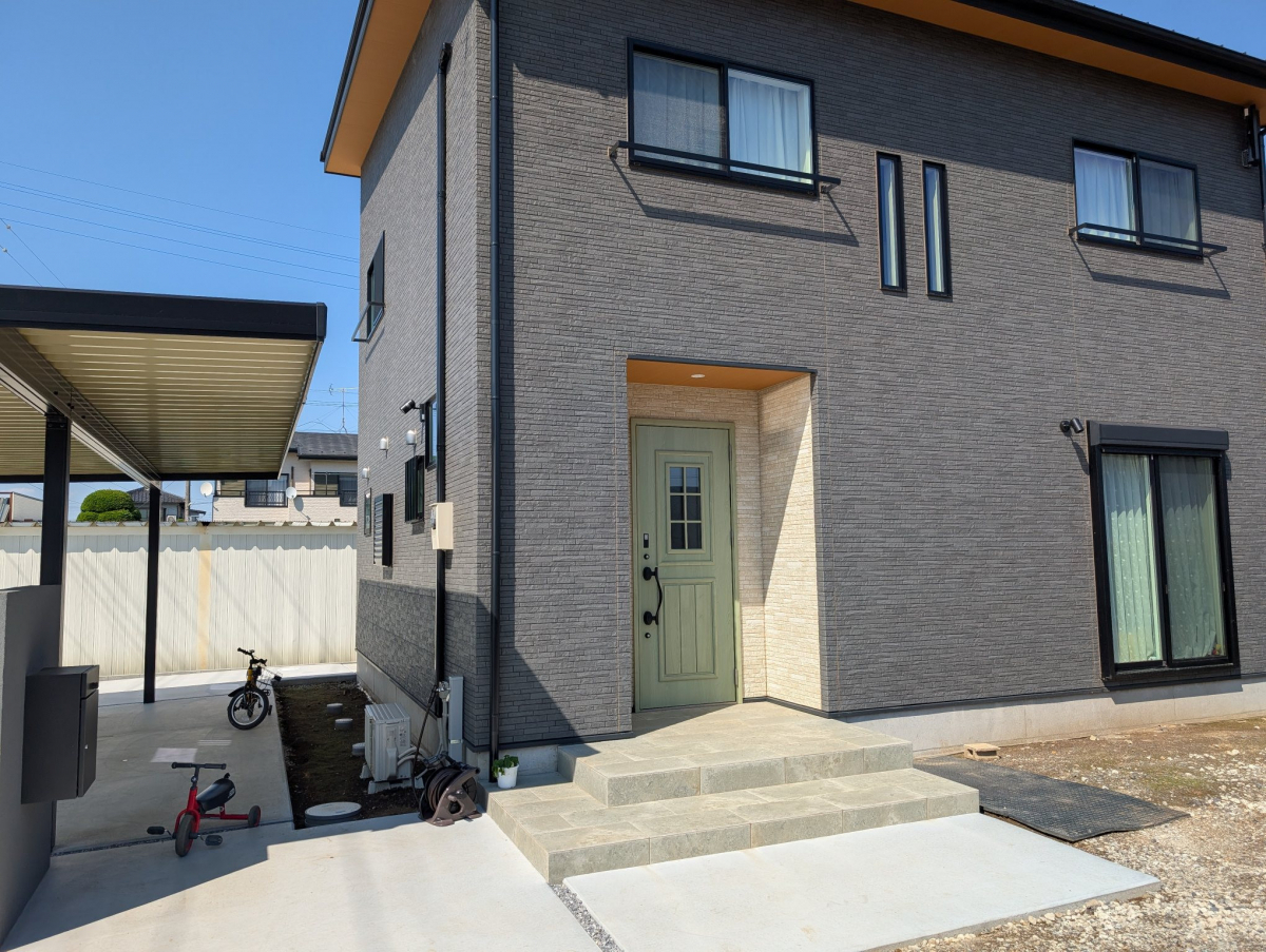 イワカンSGの【埼玉県鴻巣市】玄関 テラスSC取付の施工前の写真1