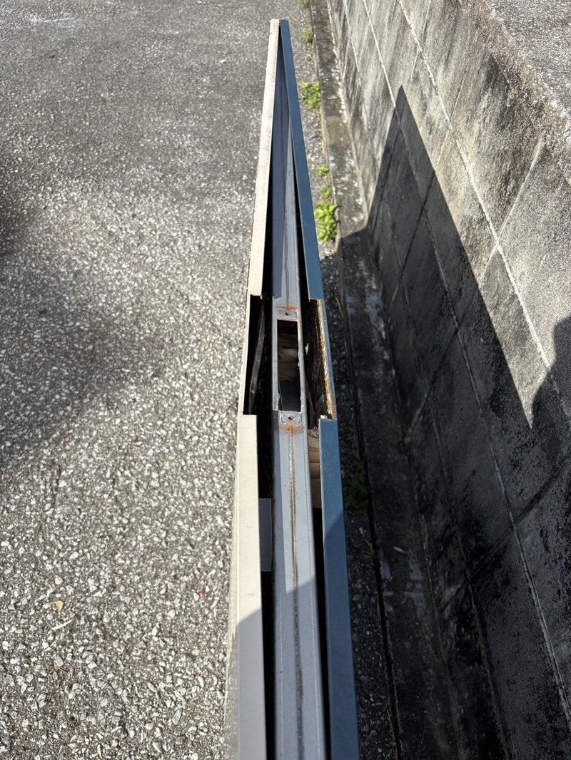 恩納アルミ工業の壊れた玄関を取り替えたい!【フラッシュドア工事/読谷村】の施工事例詳細写真1