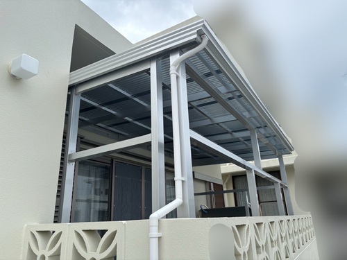 恩納アルミ工業の「暑さ対策＆目隠しをしたい！」沖縄のテラス囲い施工例【テラス工事/沖縄市】の施工事例詳細写真1