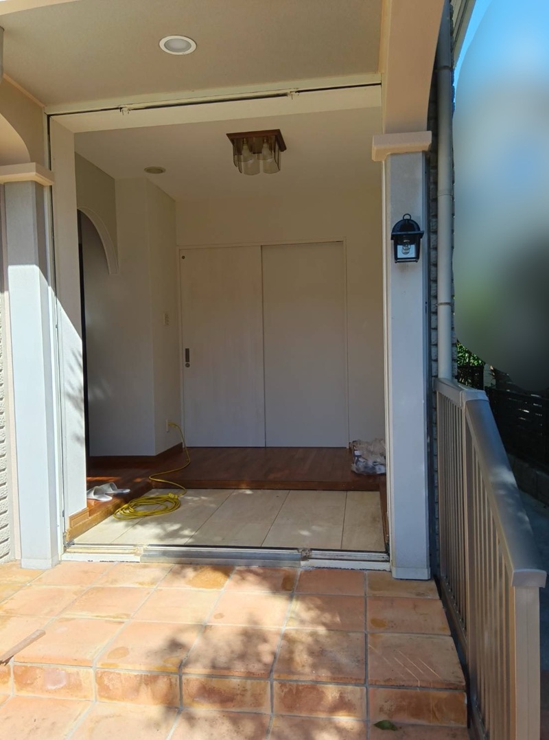 恩納アルミ工業の玄関も新しくして新年を迎えたい！【リシェント玄関ドア３/読谷村】の施工事例詳細写真1