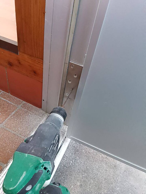 恩納アルミ工業の古くなった玄関ドアを交換したい！【フラッシュドア工事/南風原町】の施工事例詳細写真2