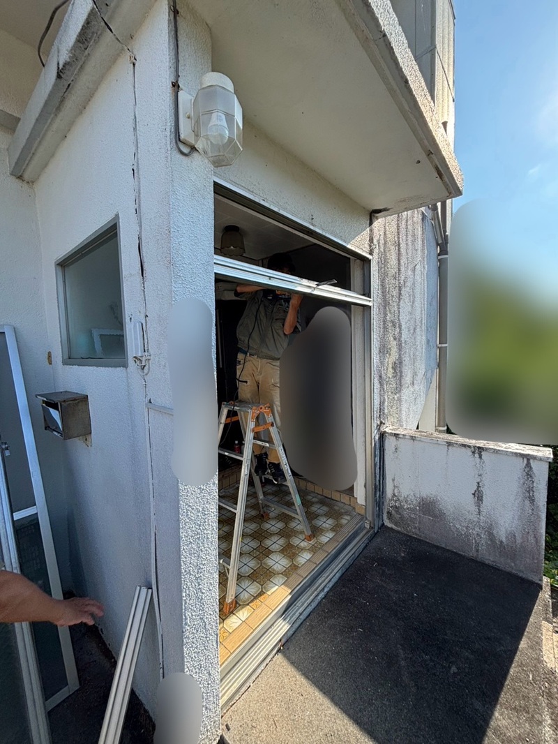 恩納アルミ工業の玄関の引違戸を取り替えたい!【引違戸/恩納村】の施工事例詳細写真1