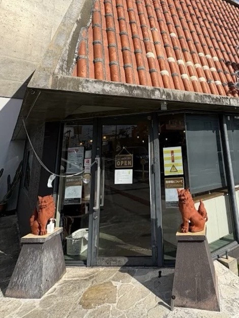 恩納アルミ工業の【ドア取替工事】店舗ドアのリフォームの施工前の写真1