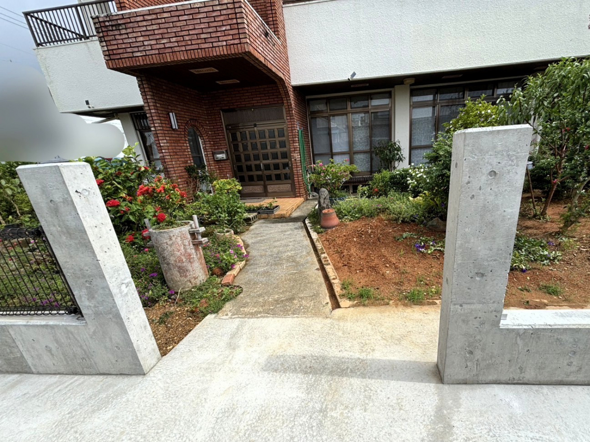 恩納アルミ工業の【門扉工事】門扉の取付工事の施工前の写真1