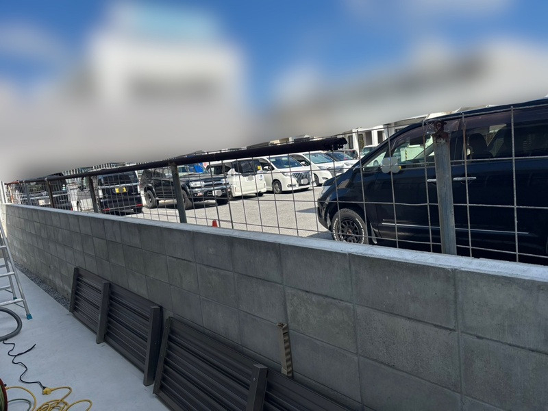 恩納アルミ工業の外からの視線を気にせず過ごしたい！【アルミルーバー工事/沖縄市】の施工前の写真1