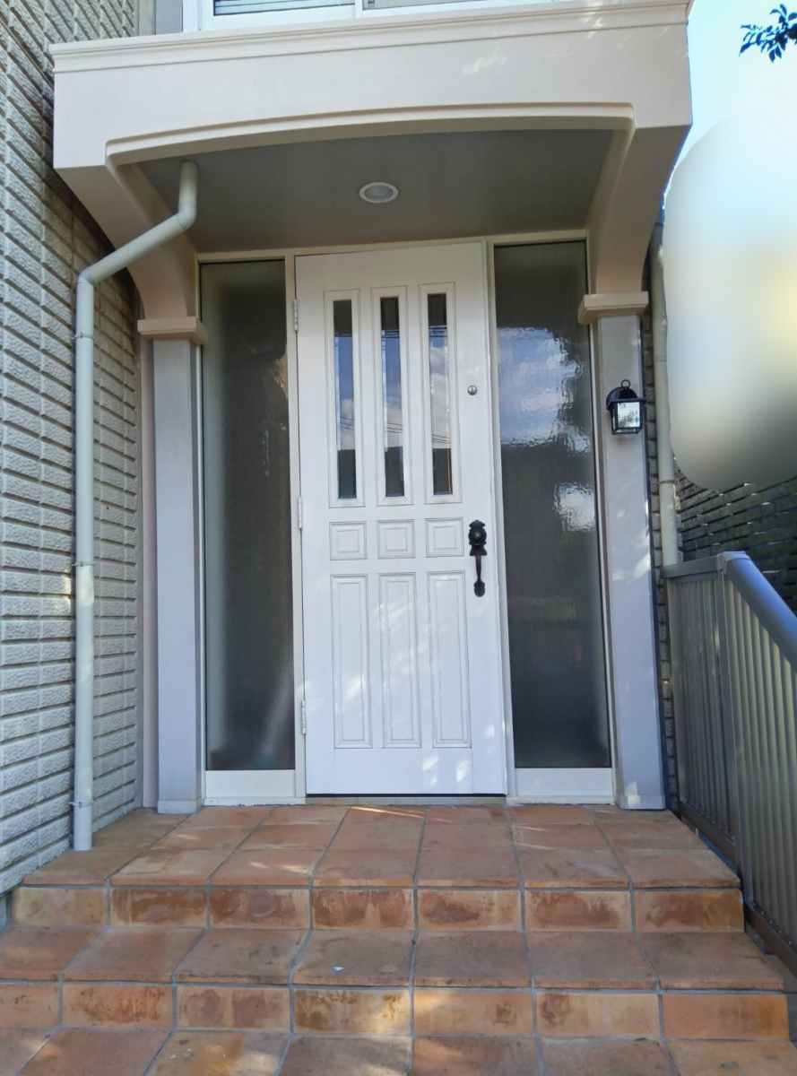 恩納アルミ工業の玄関も新しくして新年を迎えたい！【リシェント玄関ドア３/読谷村】の施工前の写真1