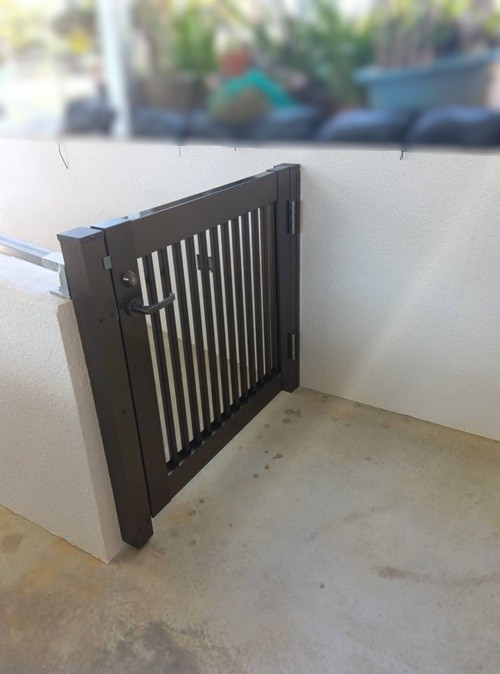 恩納アルミ工業の防犯対策のために門扉を設置したい！【門扉工事/うるま市】の施工後の写真1