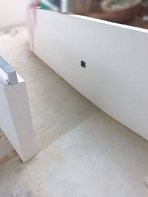 恩納アルミ工業の防犯対策のために門扉を設置したい！【門扉工事/うるま市】の施工前の写真1