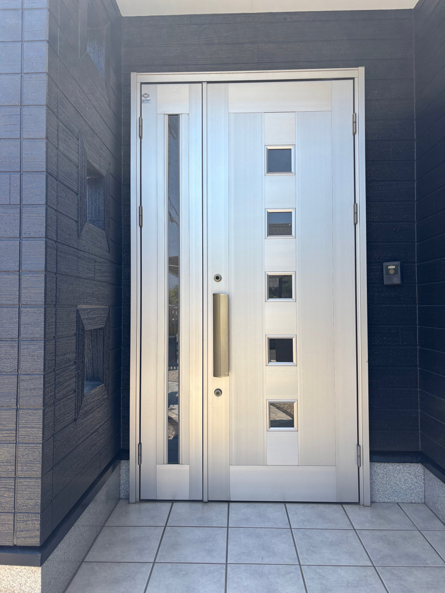 窓快工房 共栄の玄関ドア交換させていただきました。の施工前の写真1