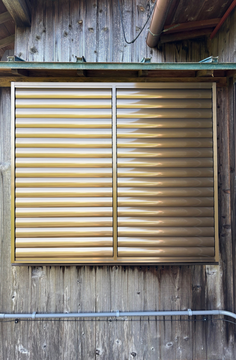 窓快工房 共栄の目隠し可動ルーバーの施工後の写真2