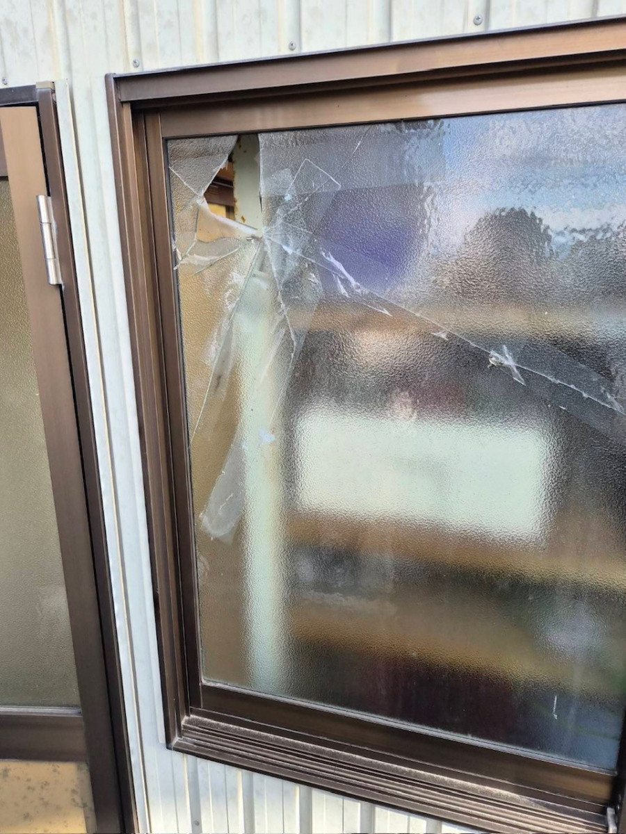 窓快工房 共栄の各種割替え修理の施工前の写真1