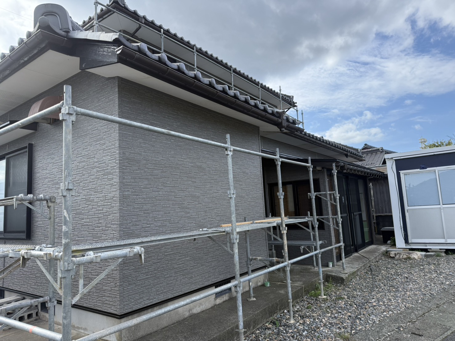 イワイの職員通用口ドアを1dayリフォーム！ランダムテンキーの電気錠付きで安心・便利にの施工事例詳細写真2