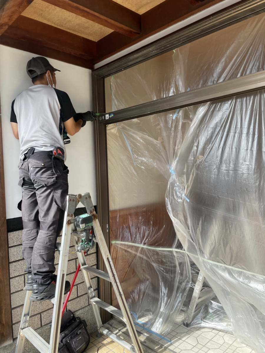 イワイの【施工事例】敦賀市 玄関引戸リフォーム｜LIXILリシェントで和風から和モダンへの施工前の写真2