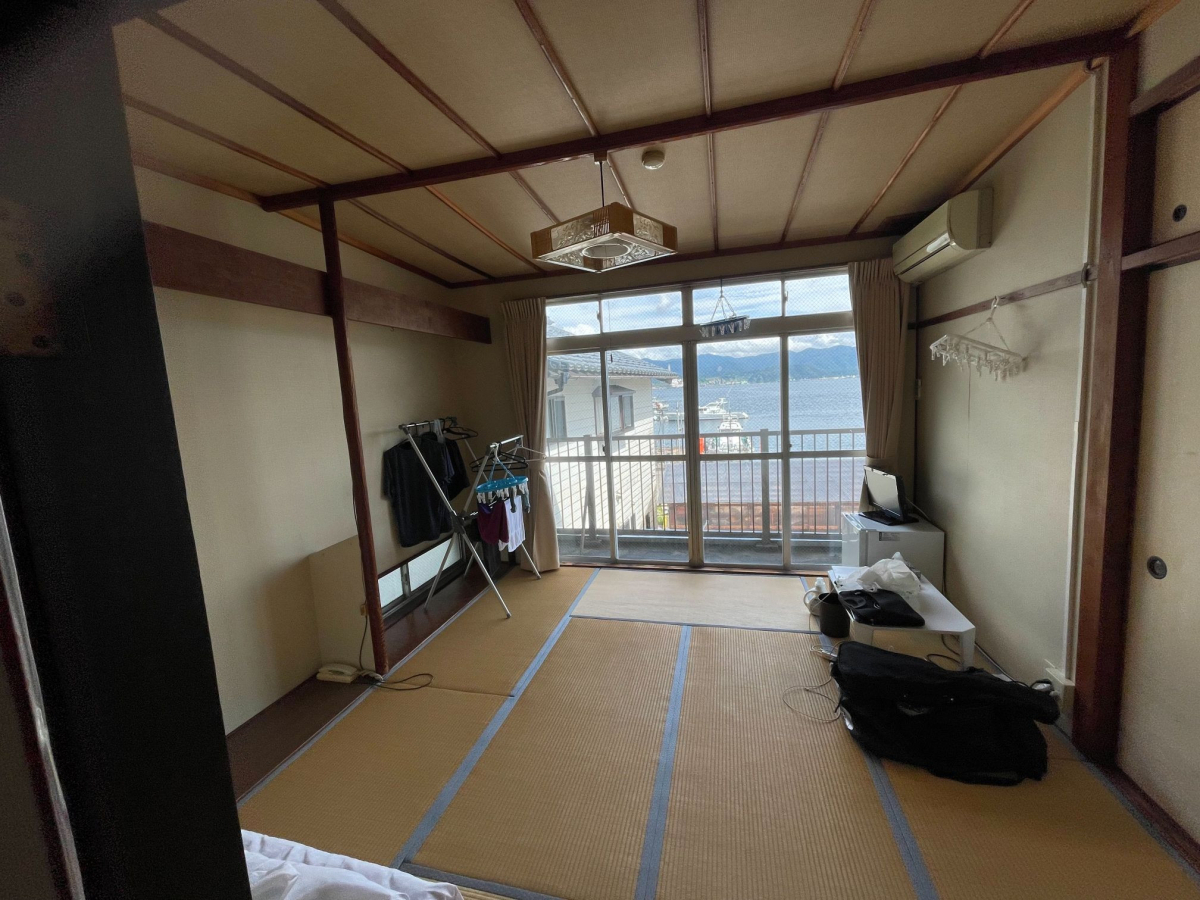 イワイの【施工事例】敦賀市の民宿伝平荘様 和室の客室を洋室へ全面リフォーム 現状とご依頼内容の施工前の写真1