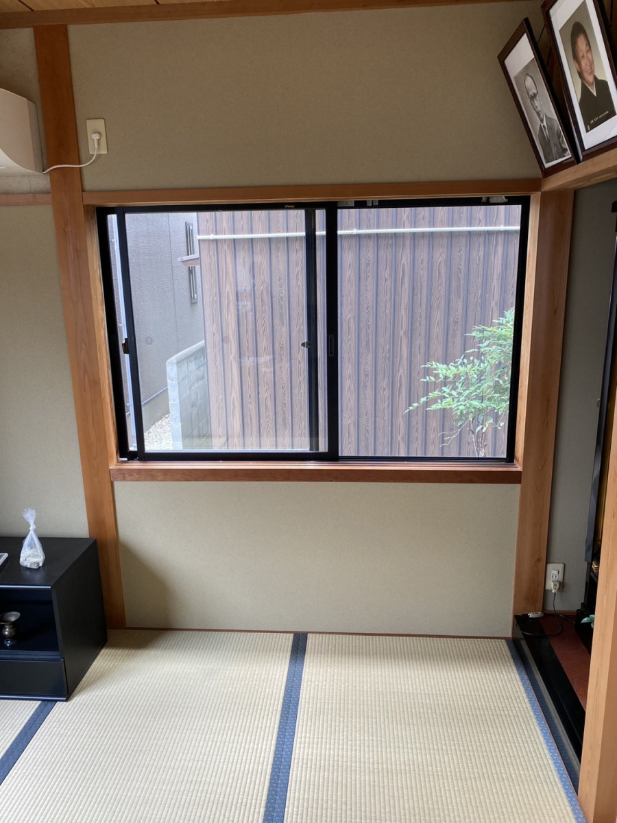 イワイの【施工事例】内窓リフォームで断熱＆防犯強化！先進的窓リノベ2025補助金を活用の施工前の写真2